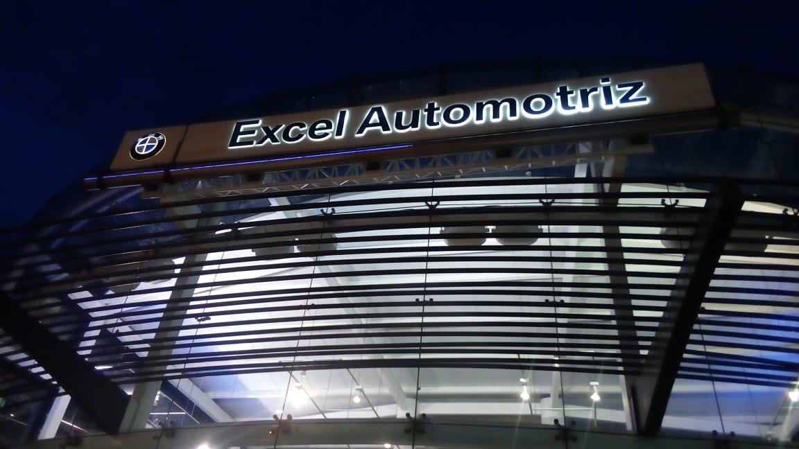Rótulo luminoso Excel Automotriz